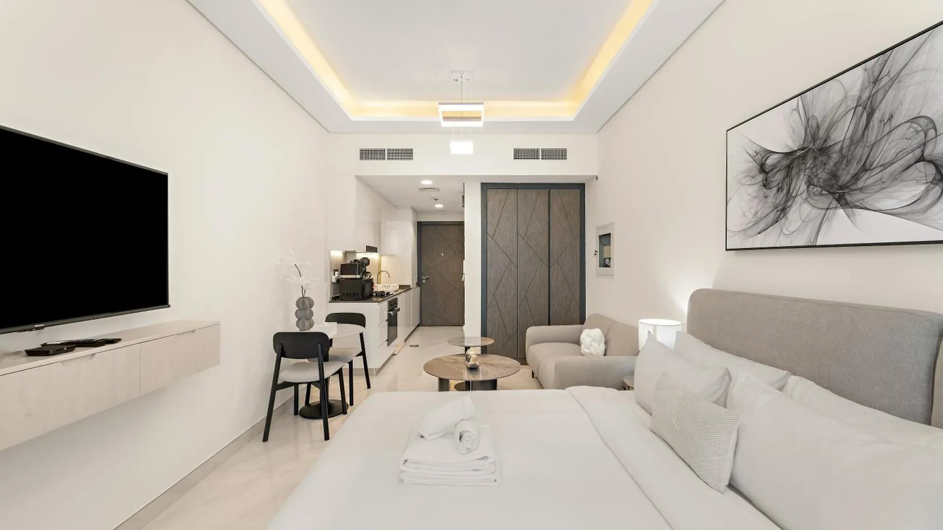 Modern Apt With Pool, Gym, Mini Golf, Playground Dubai