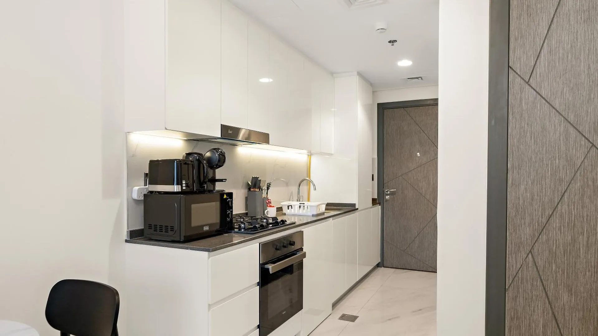 Apartment Modern Apt With Pool, Gym, Mini Golf, Playground Dubai